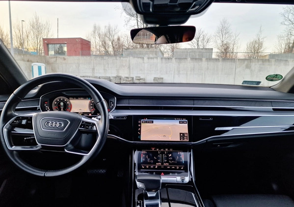 Audi A8 cena 199996 przebieg: 260000, rok produkcji 2018 z Wałbrzych małe 121